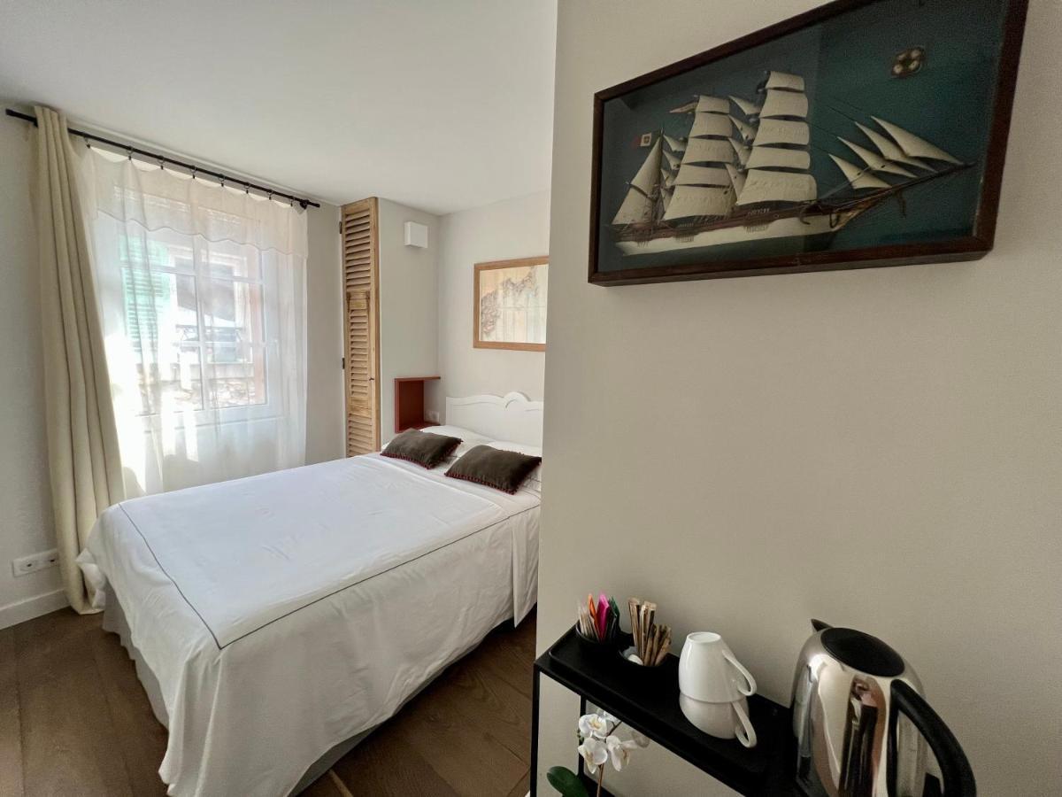 Les Petits Volets 2 Bed and Breakfast Antibes Exteriör bild