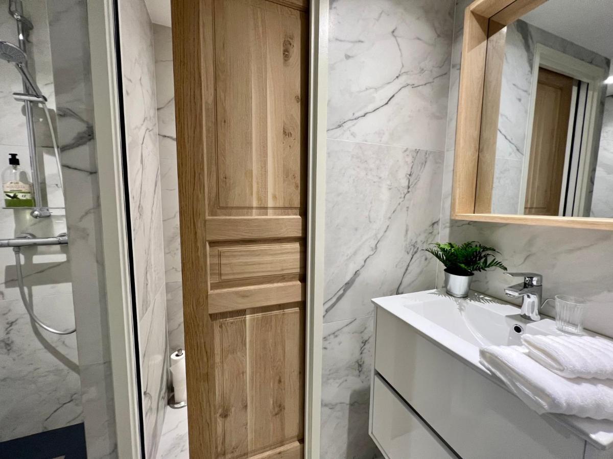 Les Petits Volets 2 Bed and Breakfast Antibes Exteriör bild