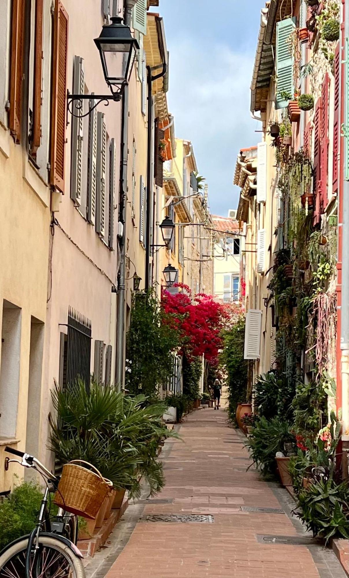 Les Petits Volets 2 Bed and Breakfast Antibes Exteriör bild